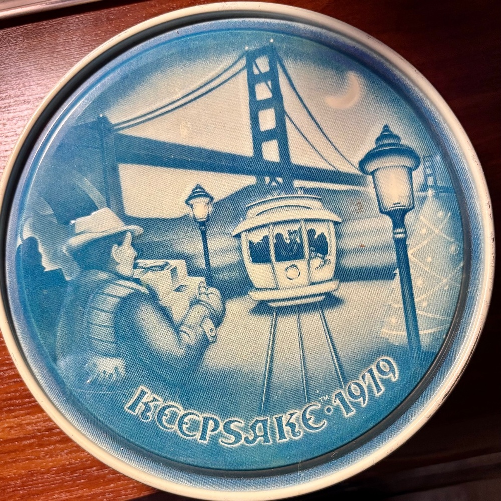 KEEPSake 1979 Round Tin